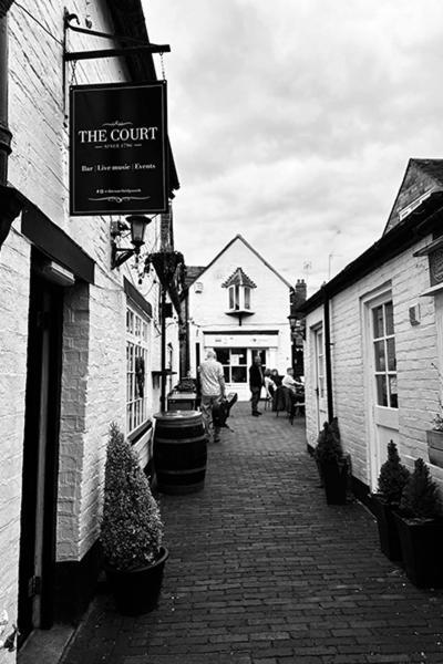 The Court Hotel Бриджнорт Екстериор снимка
